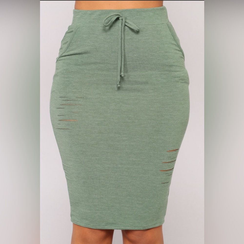 Fashion Nova Women’s Army Green Distressed‎ Pencil Skirt Size M